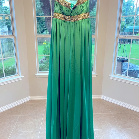 Tom Dress! - Picture 2 of 2